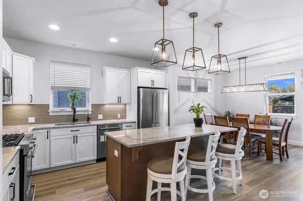 $850,000 / 3br - 2372ft2 - OPEN HOUSE | Elegant 55+ Living in Gated Woods Point Community (Ferndale)64141620448003124