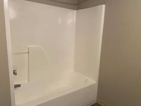 $2,009 / 3br - 1130ft2 - ¡Hágase sentir como en casa! Hermoso de 3 habitaciones, 2 baños en Clackamas (Clackamas - Cerca del centro comercial Clackamas Town Center)63831251309441124