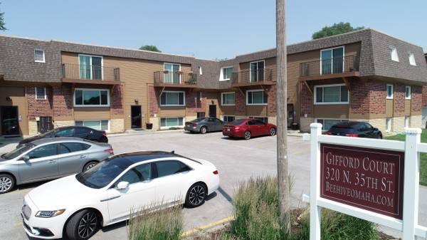 $950 / 1br - 650ft2 - Check the BeeHive near UNMC Nebraska Medicine, Creighton, Blackstone (Midtown Omaha)63681606078595121