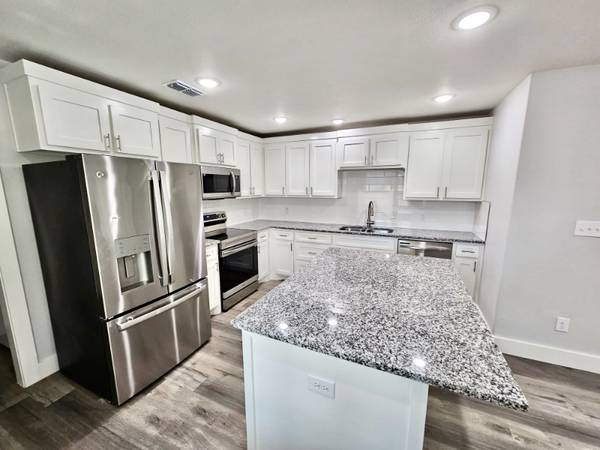 $1900.00 / 3br - Casa de Lujo en Alquiler63656583280513121