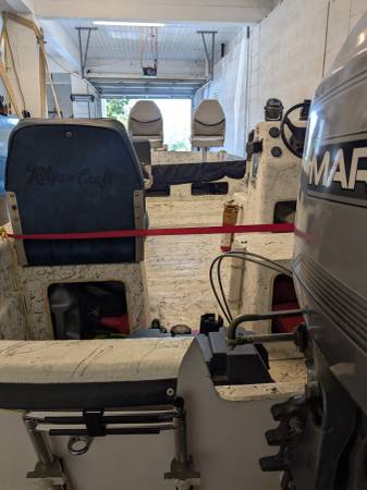 19 pies. Embarcación Carolina Skiff con motor Mariner de 90 caballos de fuerza - $12,000 (Crystal River, Florida)63438506873473123