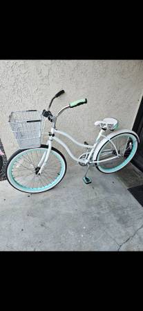 FOR SALE $55 (DELIVERY $10) I HAVE A BEACH CRUISER BIKE. IN GOOD RIDIN 1