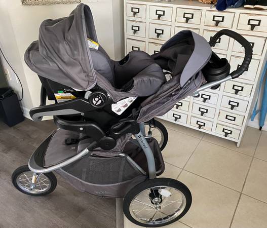 Baby Trend jogging stroller with infant car seat & two bases 1