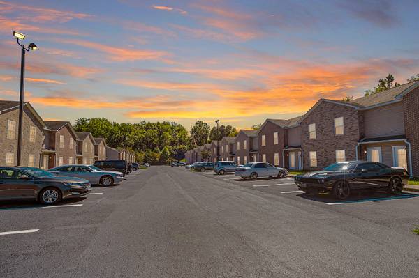 $1365.00 / 2br - 1000ft2 - Turnpike Townhome Apartments63689221195011121