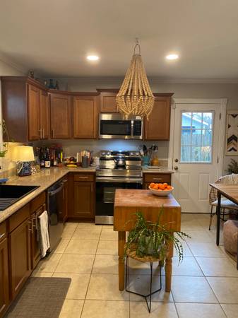 $1,800 / 2br - Bonita cabaña cerca de Ochsner en alquiler, disponible a partir del 27 de septiembre! (Nueva Orleans)63792041561603121