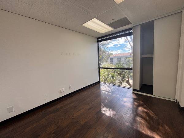 $750 Small Office/Window/Free Month (Mission Valley)63932990567554123