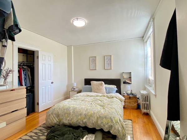 $2,595 / 1br - **CHESTNUT HILL - BRIGHTON - NO BROKER FEE -STEPS TO BOSTON COLLEGE! (Brighton)63996405343362124