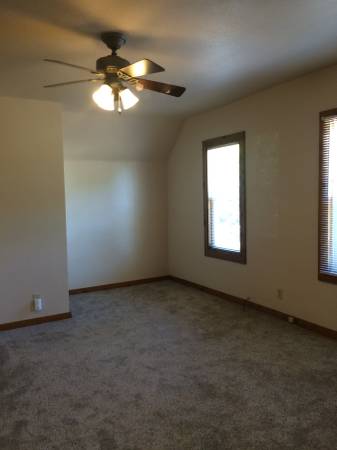 $430 / 3br - UWEC Neighborhood 1217 1/2 Second Avenue (Eau Claire, WI)63845960887171123