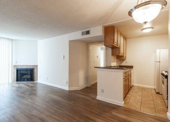 $2,515 / 1br - 810ft2 - Wheelchair Access, Fitness Center, Patio/Balcony (3767 Clarington Ave, Los Angeles, CA)63818728201345123