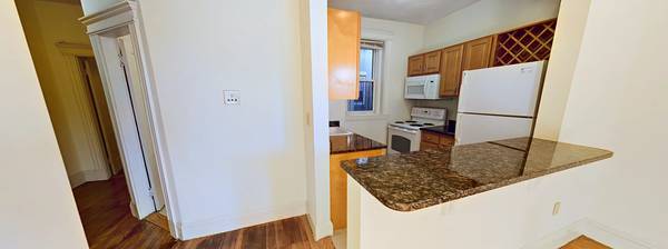 $2,750 / 1br - Fenway 1 Bed w/ Patio + Parking Option – Park Drive – $2,750–11/1 (Boston)63863244410113124