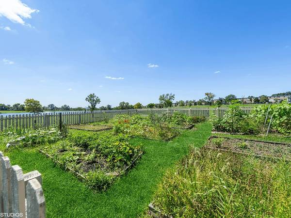 $1,154 / 1br - 650ft2 - Great experiences are just around the corner.. Lakota Lake apartments (Entertainment for all ages nearby!)63974614419075124