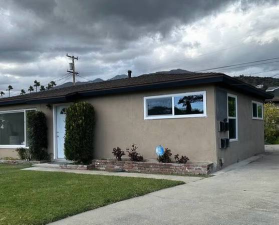 One bedroom, duplex, completely refurbished 1
