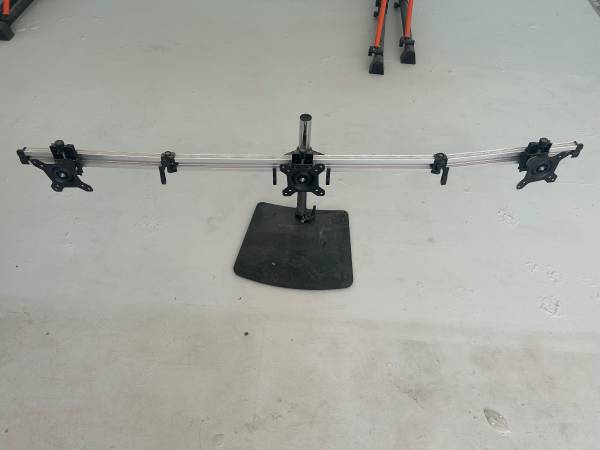 3 monitor stand 1