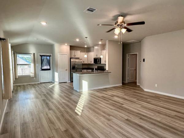 $2100.00 / 3br - 1585ft2 - 2072 Chief in Pleasant Hill, Bryan63806705374209121