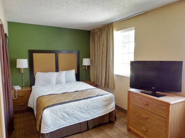 $1,590 / 1br - Close to Airport - Furnished Studios (Tempe)64047539449091121