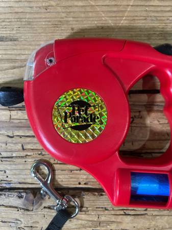 Pet Parade Retractable Leash - $15 (Indian Wells)62925981966337121