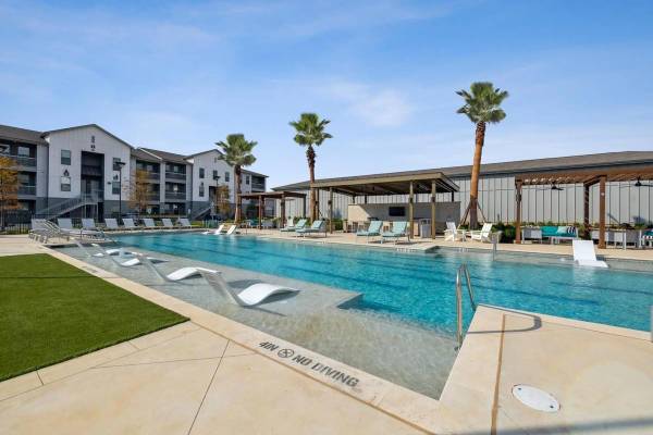 $2.215 / 3 habitaciones - 1580 pies² - Repisa solar con tumbonas, juego de shuffleboard (Sendero)63310799694339121