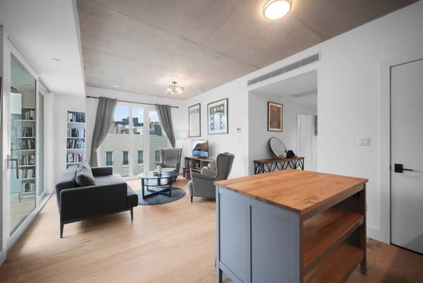 $2,550 / 1br - High-Visibility Space Sublet: 169-4a Steps to Transit (GreenPoint)63421101005315123