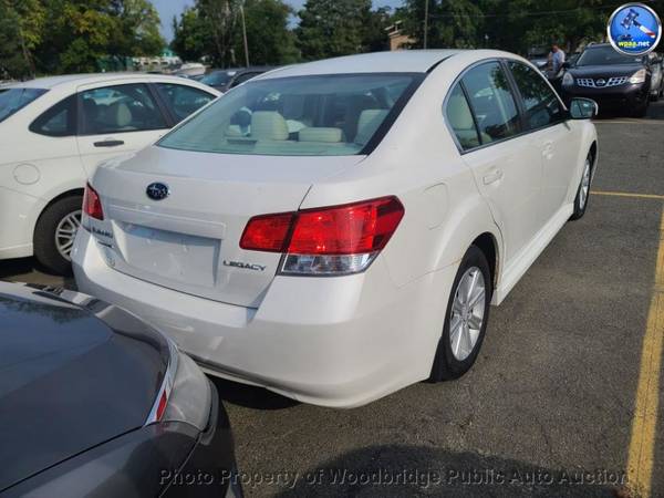 2010 Subaru Legacy Premium+M/R Blanco - $3.450 (Subasta de Automóviles Públicos de Woodbridge)63435382659585123