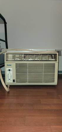WINDOW AIRCONDITIONER DANBY 8000 BTU WITH REMOTE CONTROL 1