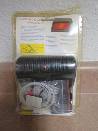 NEW VINTAGE TransPac E-Z MOUNT THIRD BRAKE LIGHT - COLLISION AVOIDANCE - $20 (fairfield / vacaville)63471321404035122