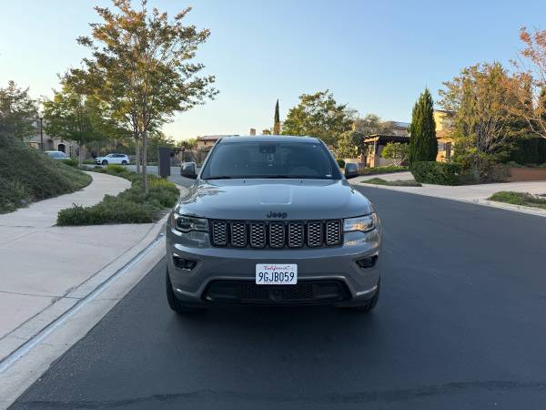 2020 Jeep Grand Cherokee Altitude - $19,800 (Del Sur)63470062014209121
