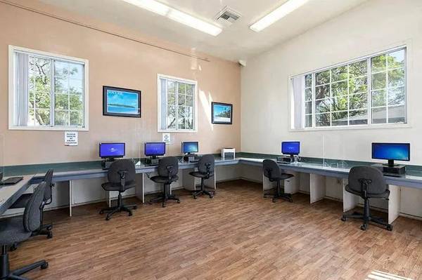 $1,350 / 300ft2 - Computer Center, Garage & Carport Rental Available, Lush Landscaping (Los Angeles, CA)63701166884353122