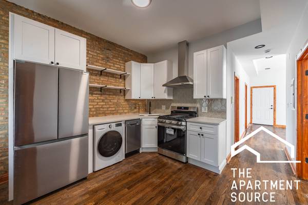 Bright Humboldt Park 2 Bed New Kitchen & New Bathroom + Outdoor Space 1