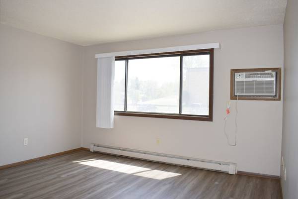 $735 / 1 hab - 520 pies² - Excelente ubicación, aire acondicionado, calefacción incluida (505 Park Street, Minot, ND)63685381638401122