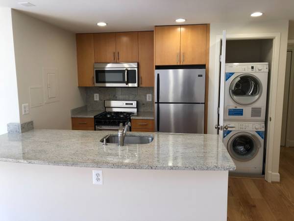 $2,400 / 460ft2 - Studio in Dupont with in unit W/D and great view! Tour Today! (Dupont Circle)63896277967491122