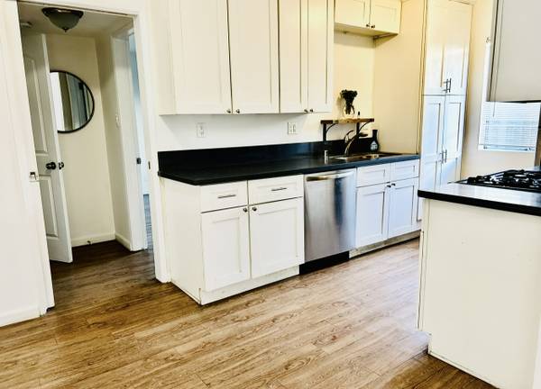 $3,350 / 3br - 1350ft2 - Bright and spacious 3bd 2bath West LA (1938 S. Garth Ave Los Angles)63998006223746122
