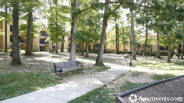 $1,775 / 1br - 916ft2 - Maintenance on site, Air Conditioning, Crown Molding (7 Prism Pl, Gaithersburg, MD)63896035304194121