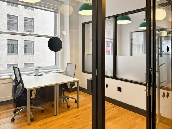 $808 2-Person Office AVAILABLE right next to Grant Park! Vibrant location! (Chicago)64041809954945121