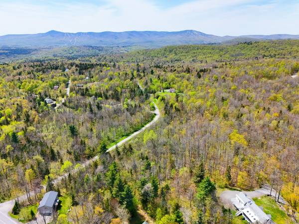 35.000 dólares, acre arbolado cerca de las pistas de esquí en Mount Snow (Dover, VT)63314324624641127