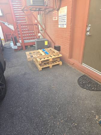 Pallets free 1