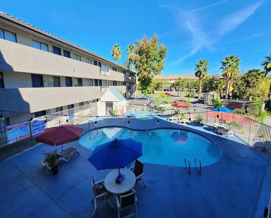 $399 / 1br - Discounted Weekly Rate for Pet Friendly Furnished Room - TV, AC, Wifi (By the Airport)63900440844419123