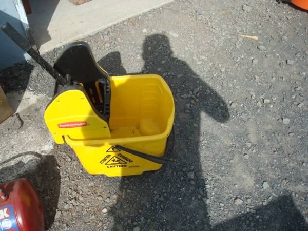 mop buckets 1