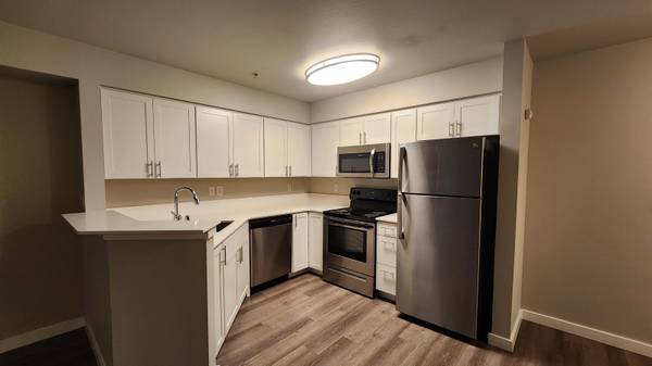 Microwave, 1/BD 1/BA, Situated in Renton! 1