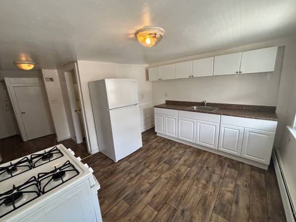 $1,650 / 3br - 3 Bedroom Apartment for Rent Bridgeport (Columbia St) (Bridgeport)63854479981953121