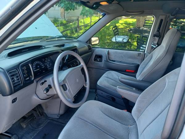 1995 Dodge Caravan - transmisión nueva - $1,00063612611770243122