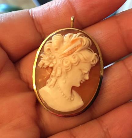 Real Cameo Stone in 18K yellow Gold Frame pendant and Brooch 1