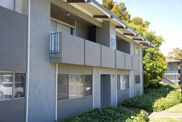 $1,995 / 2br - 850ft2 - Pet-Friendly 2-Bedroom with Courtyard Access & On-Site Laundry! (vallejo / benicia)63928542400387122