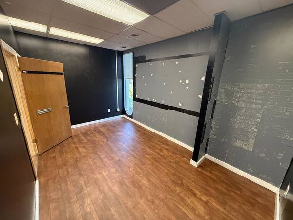 $550 / 160ft2 - 160 sqft single room suite with closet and window for $550 (Athens)63792092863235120