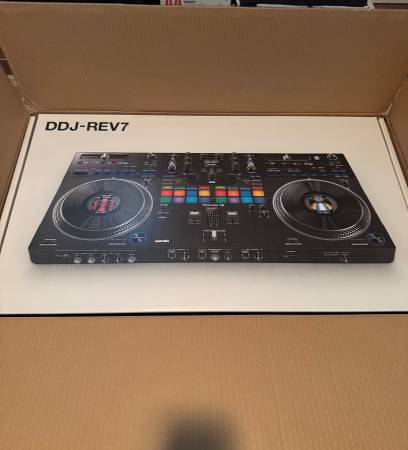 Pioneer DDJ-REV7 DJ Controller (Open Box) 1