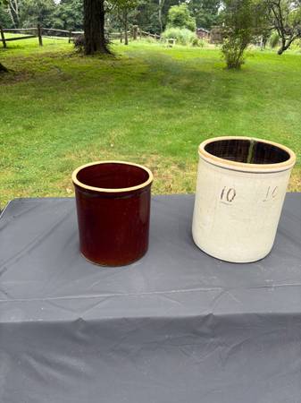 OLD STONEWARE CROCKS 1