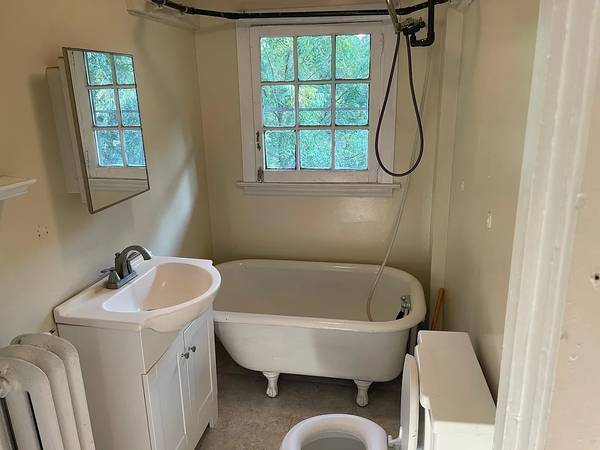 $700 / 1br - Cozy 1 Bedroom 1 Bath apartment. Available Now! (Asheville, NC)64029204837379124