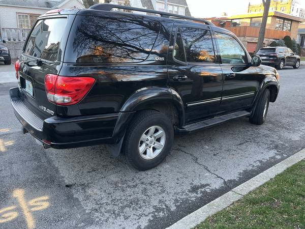 2005 Toyota Sequoia SR5 4x4 v8 - $2,000 (COLLEGE POINT)63614395310977122