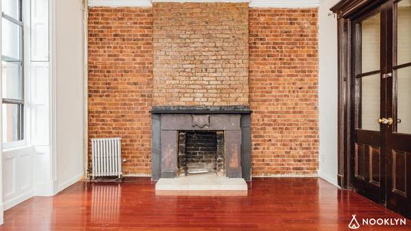 $5,850 / 3br - Amplio 4BR – Ladrillo a la Vista, Cocina de Acero Inoxidable y Acceso a Azotea (Fort Greene)63689827219203120