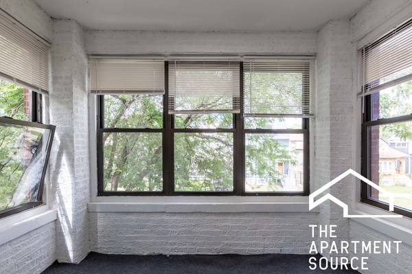 $2,200 / 2br - LARGE 2 bed 1 bath in Irving Park (Irving Park)63960014379267124
