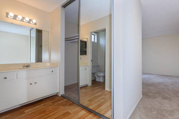 $3,025 / 1hab - 830ft2 - Claraboyas, Cocinas Abiertas con Lavavajillas Incluidos (Redondo Beach)63829304461699124
